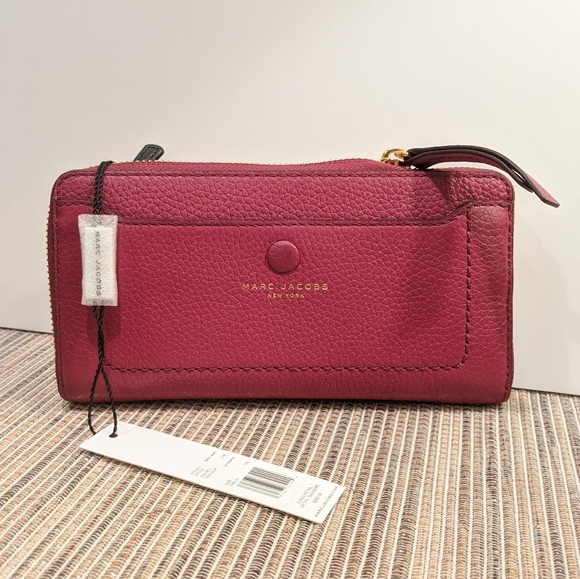 Marc Jacobs Handbags - NWT*🛍️ Marc Jacobs Continental Leather Wallet